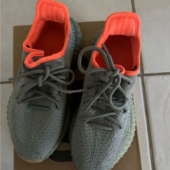 Desert Sage Yeezy Boost 350 V2 - Picture 3 of 6